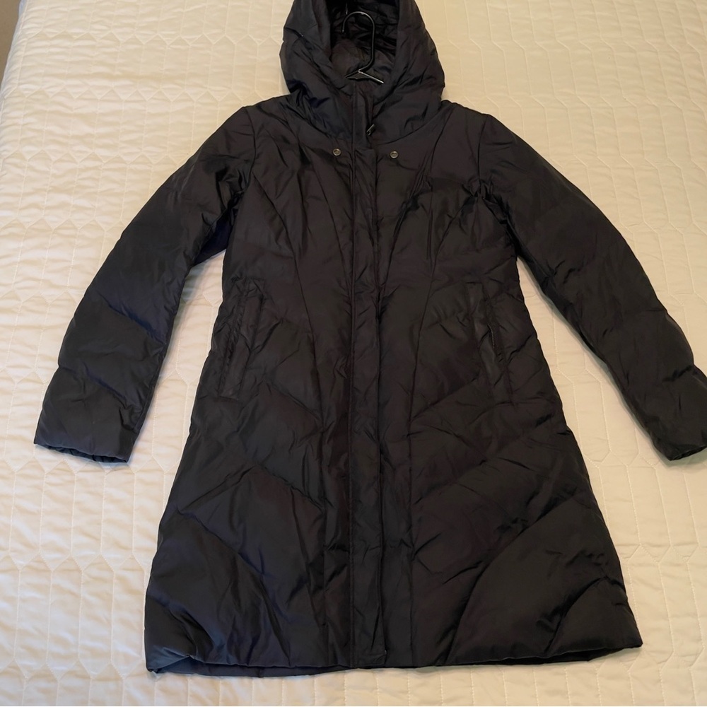 Eileen Fisher White Duck Down puffer coat
Small